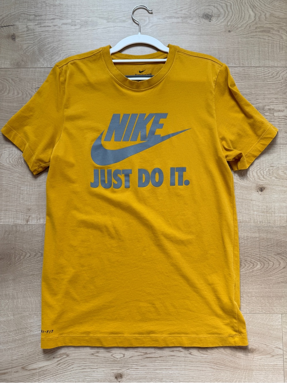 Nike Men’s Mustard Yellow Short-Sleeve Logo Tee